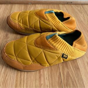 Tevas camping moc slippers- women’s size 10 rare color combination